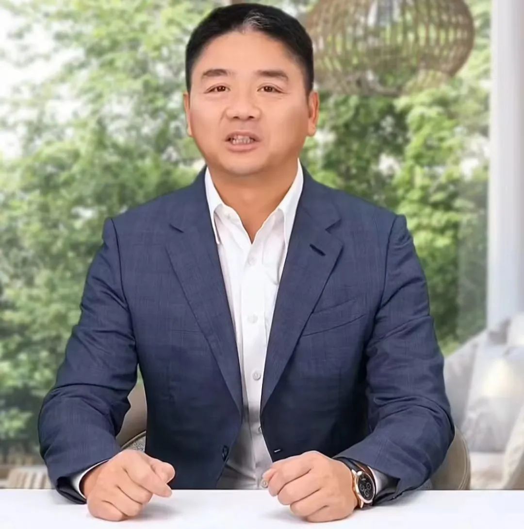 刘强东跨国操盘京东，近三月每日睡眠时间不足四小时，敬业拼搏引关注